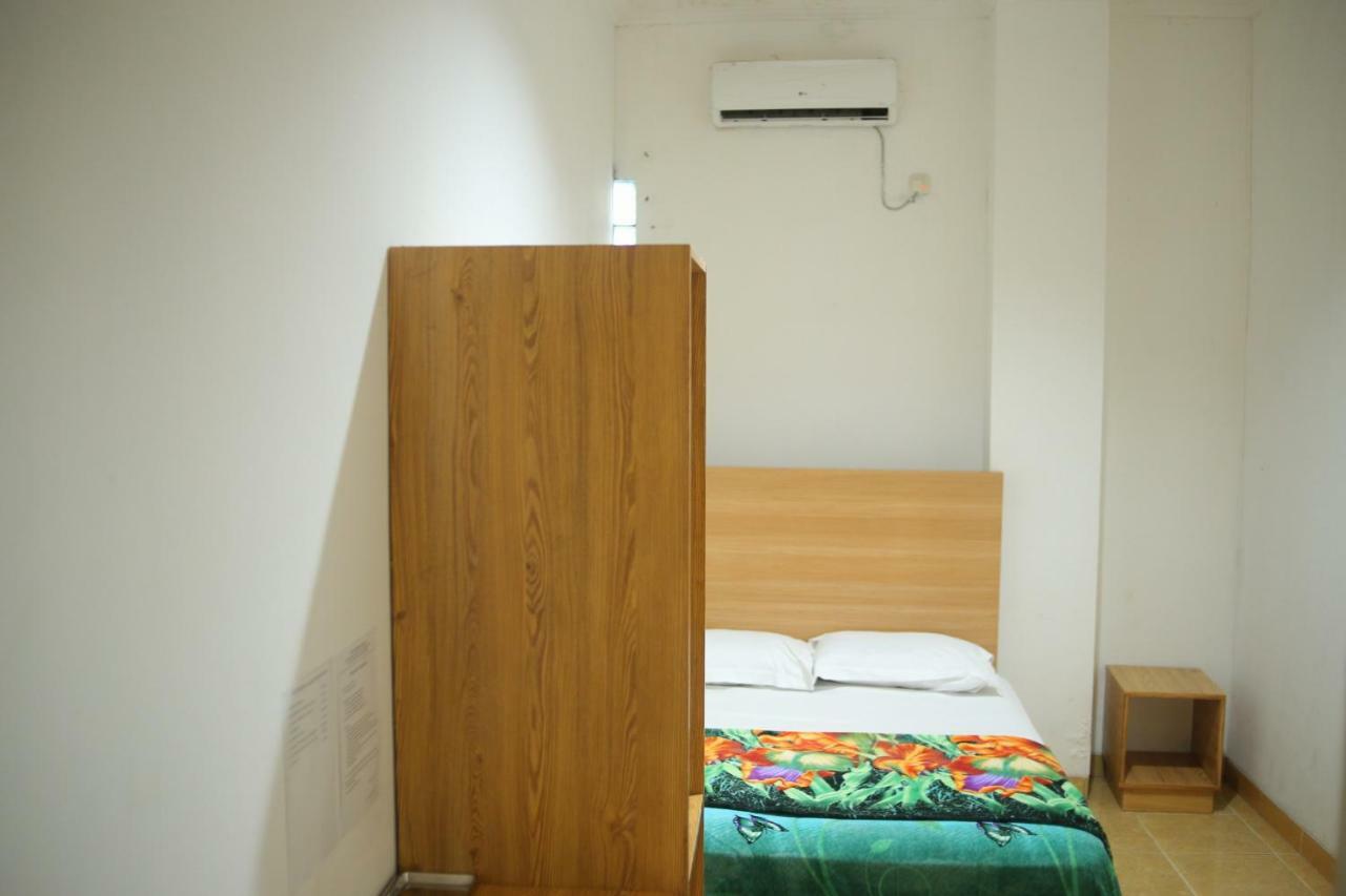 RedDoorz Syariah near Lahat Station Bagian luar foto