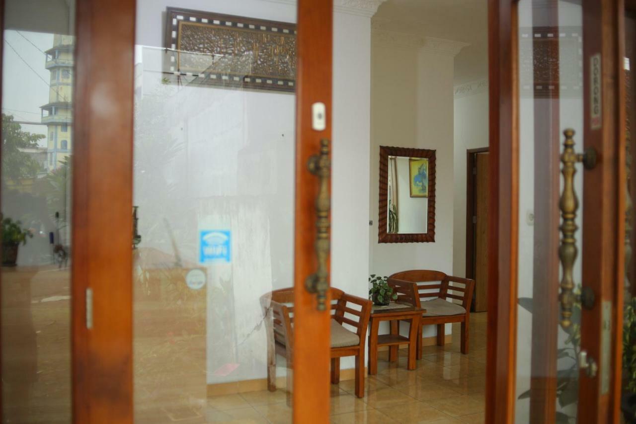 RedDoorz Syariah near Lahat Station Bagian luar foto