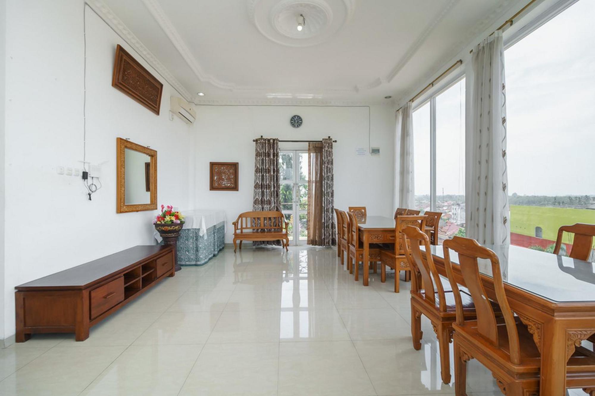 RedDoorz Syariah near Lahat Station Bagian luar foto