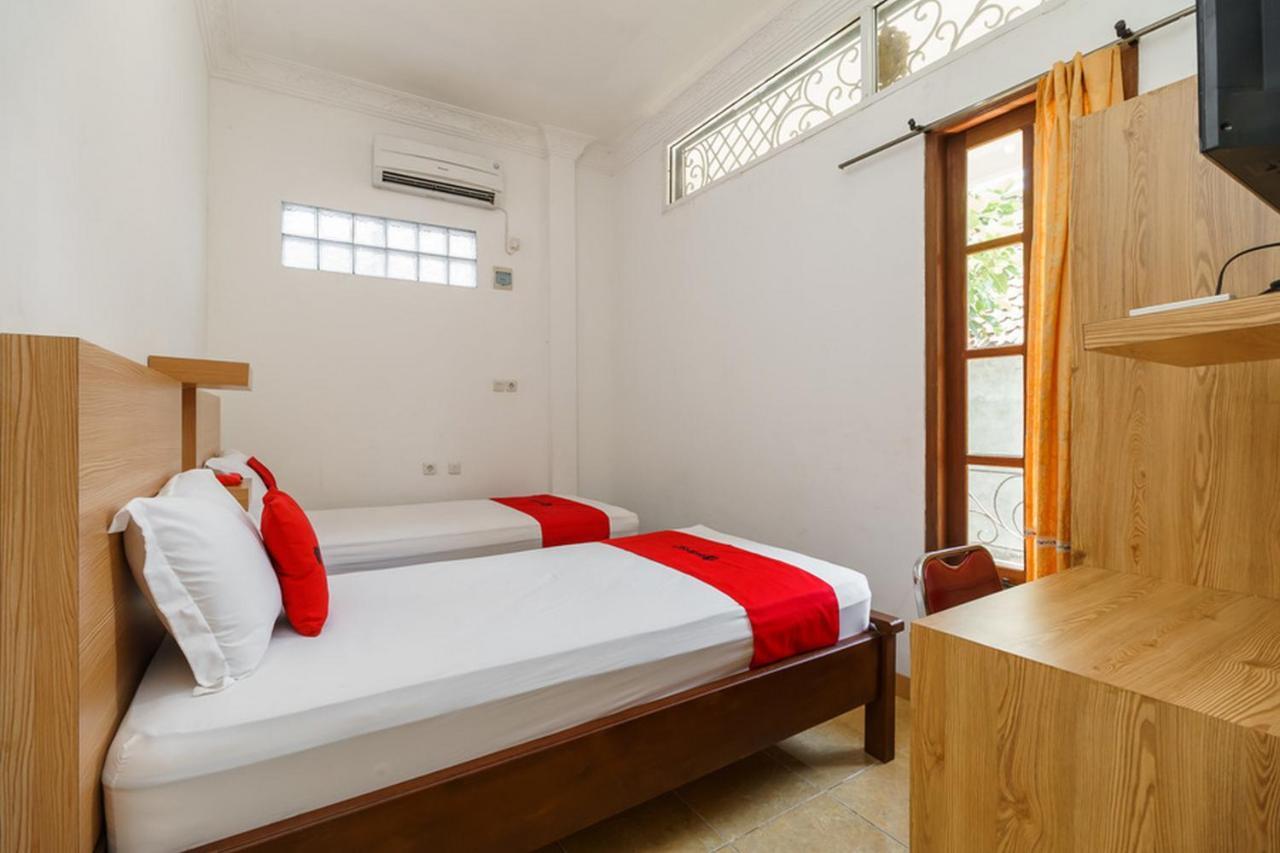 RedDoorz Syariah near Lahat Station Bagian luar foto