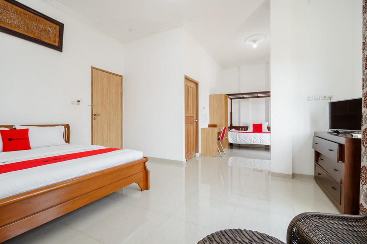RedDoorz Syariah near Lahat Station Bagian luar foto